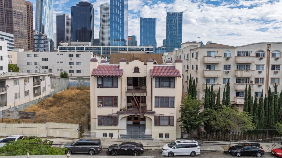 762 Hartford Ave, Los Angeles, CA à vendre - Photo principale - Image 2 de 11
