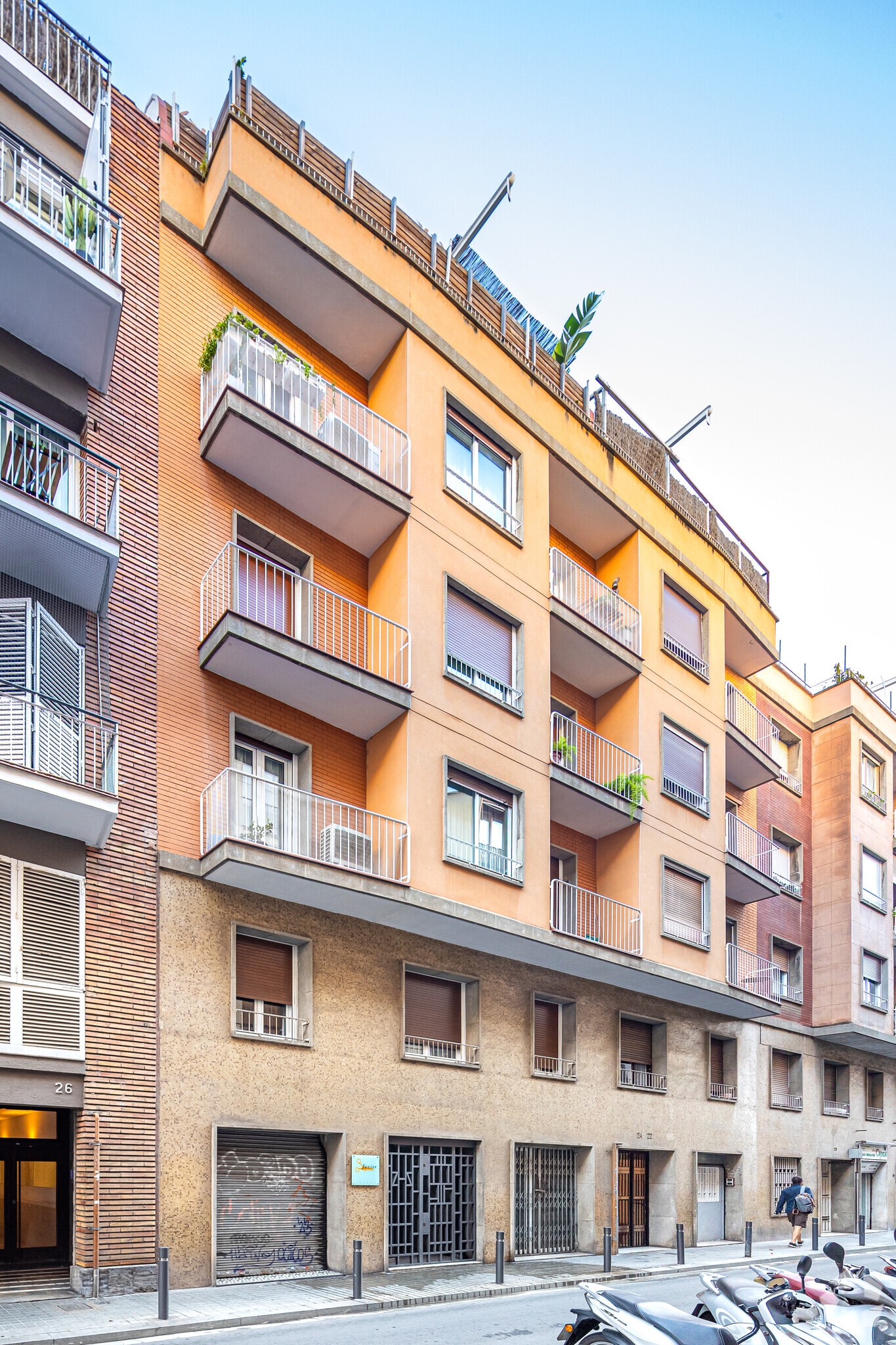 Retail in Barcelona, Barcelona for lease Primary Photo- Image 1 of 2