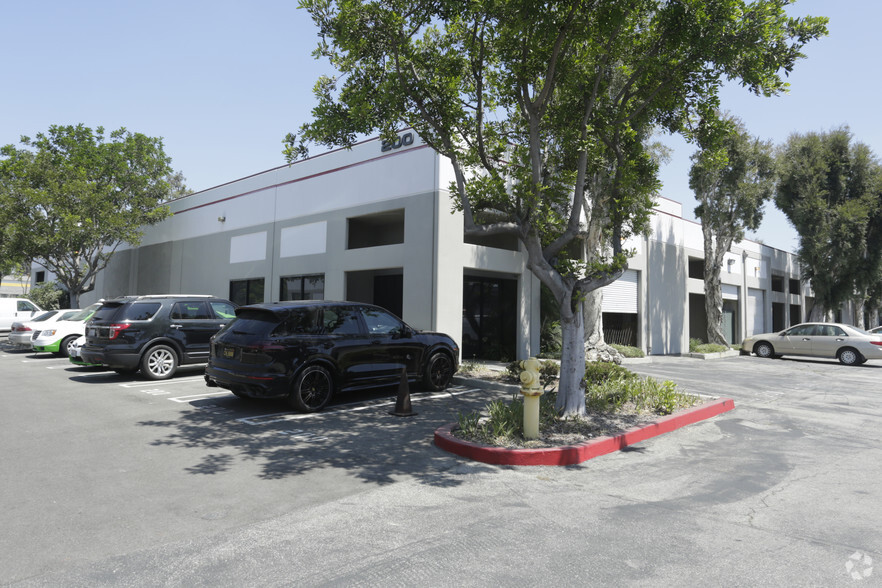 17800 S Main St, Gardena, CA for lease - Building Photo - Image 1 of 9