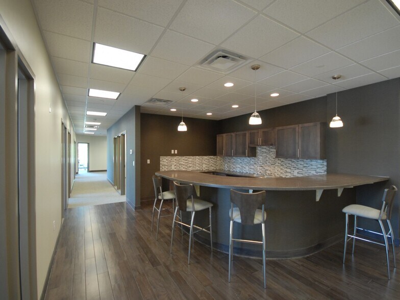 2255 Wealthy St SE, Grand Rapids, MI à louer - Photo intérieure - Image 2 de 9