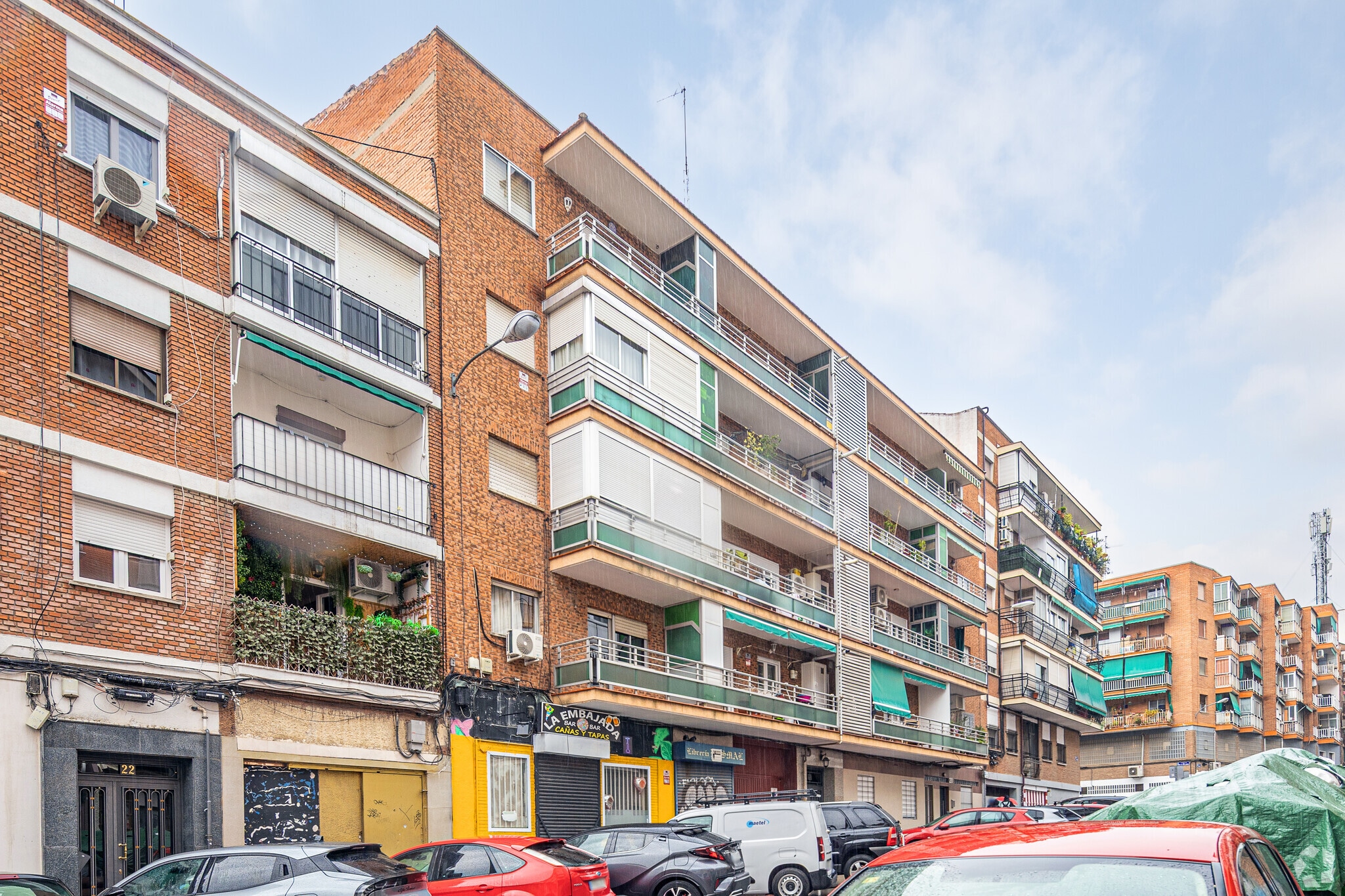 Calle Río Ulla, 20, Madrid, Madrid for sale Primary Photo- Image 1 of 5