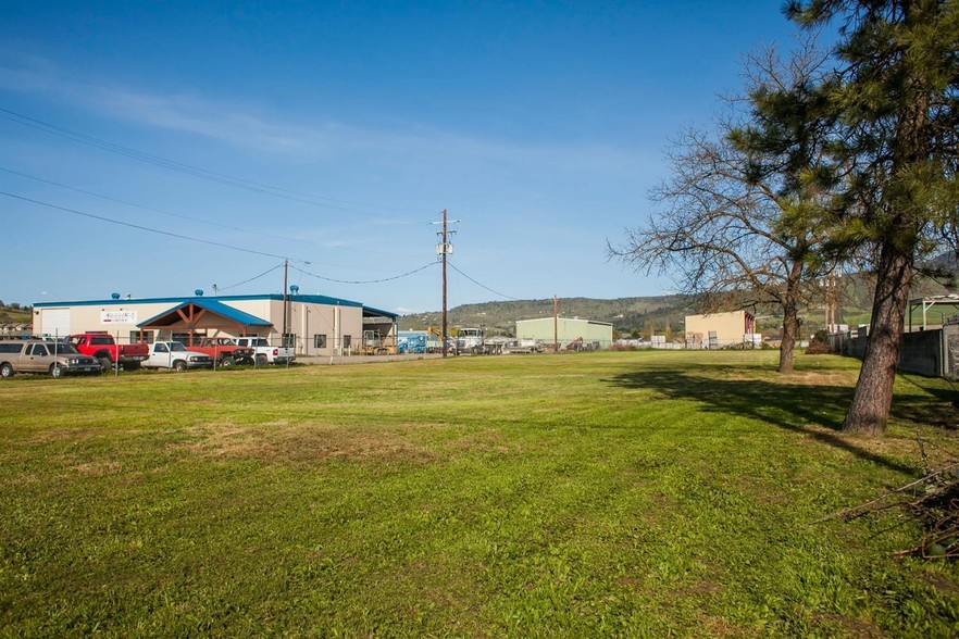 3364 Crater Lake Ave, Medford, OR à vendre - Photo principale - Image 1 de 1