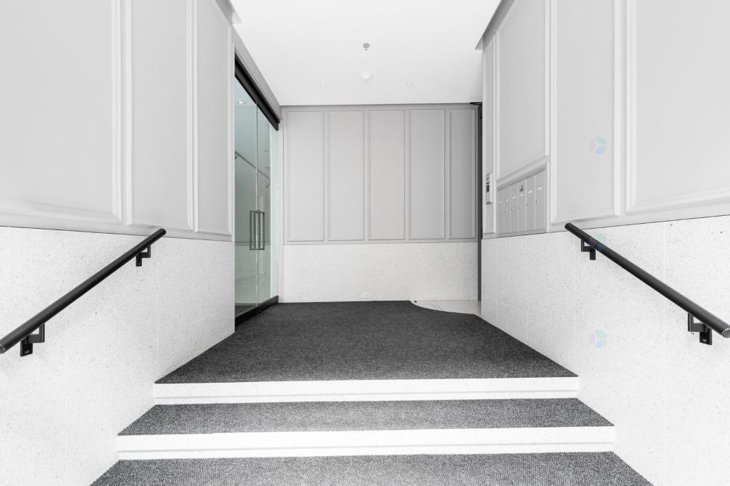 220 Rue Saint-Paul O, Montréal, QC for lease Building Photo- Image 1 of 8