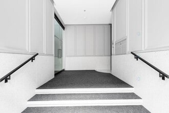 220 Rue Saint-Paul O, Montréal, QC for lease Building Photo- Image 1 of 8