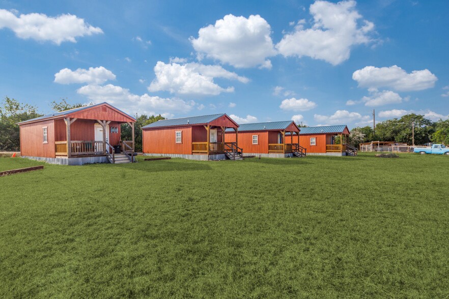 8141-8161 Tx 16 Hwy, Pipe Creek, TX à vendre - Photo du bâtiment - Image 2 de 20