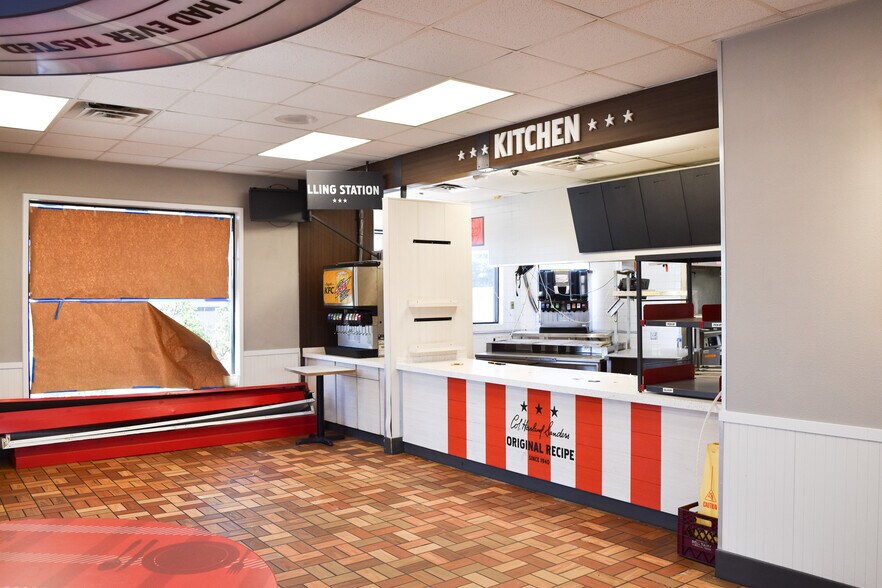 7902 University Ave, Lubbock, TX à louer - Photo du bâtiment - Image 3 de 23