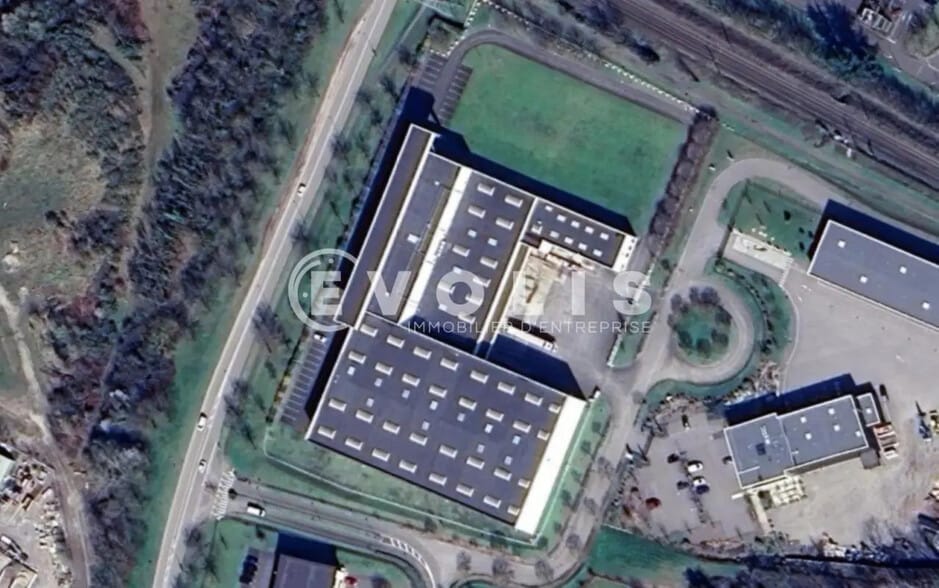 Flex dans Villefontaine à louer - Photo du bâtiment - Image 1 de 20