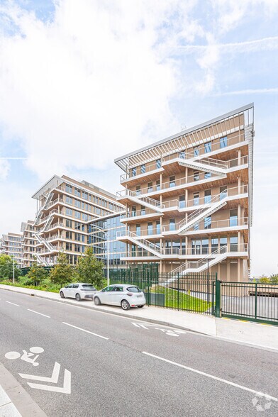 1 Place Des Papeteries, Nanterre à louer - Photo du bâtiment - Image 3 de 3