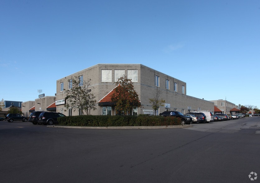 2359 Royal Windsor Dr, Mississauga, ON à louer - Photo du bâtiment - Image 3 de 17
