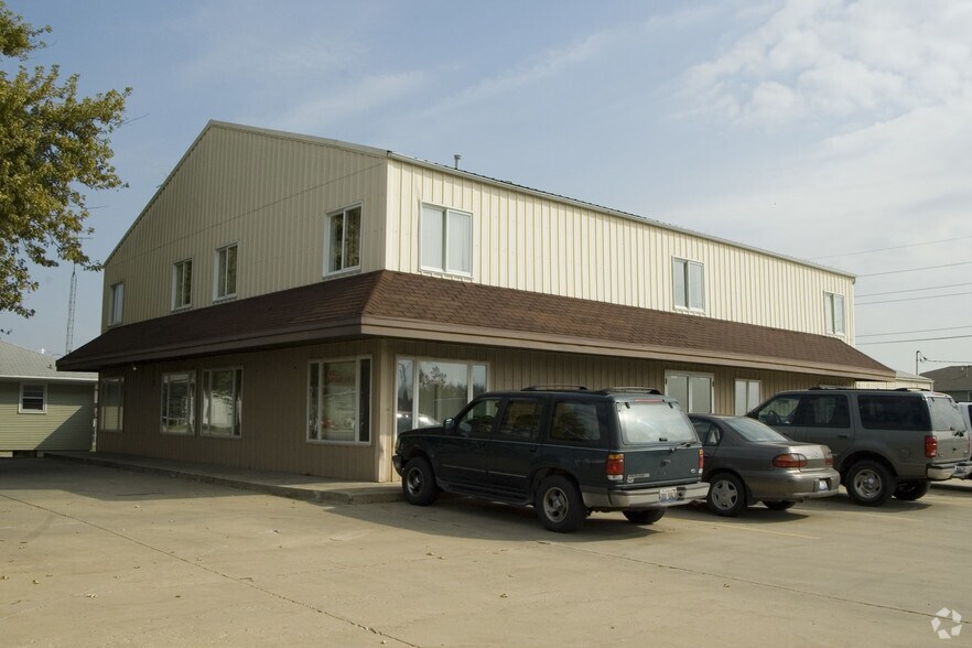 10 N Locust St, Manteno, IL for lease - Building Photo - Image 2 of 8