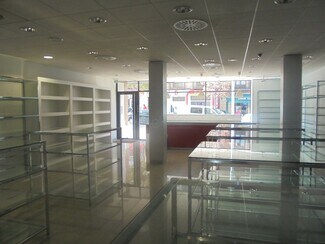 Plus de détails pour Multi-résidentiel à vendre