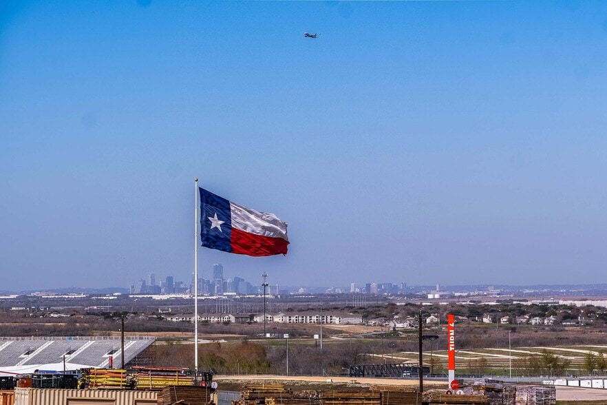 Elroy Rd, Del Valle, TX for sale - Primary Photo - Image 1 of 68