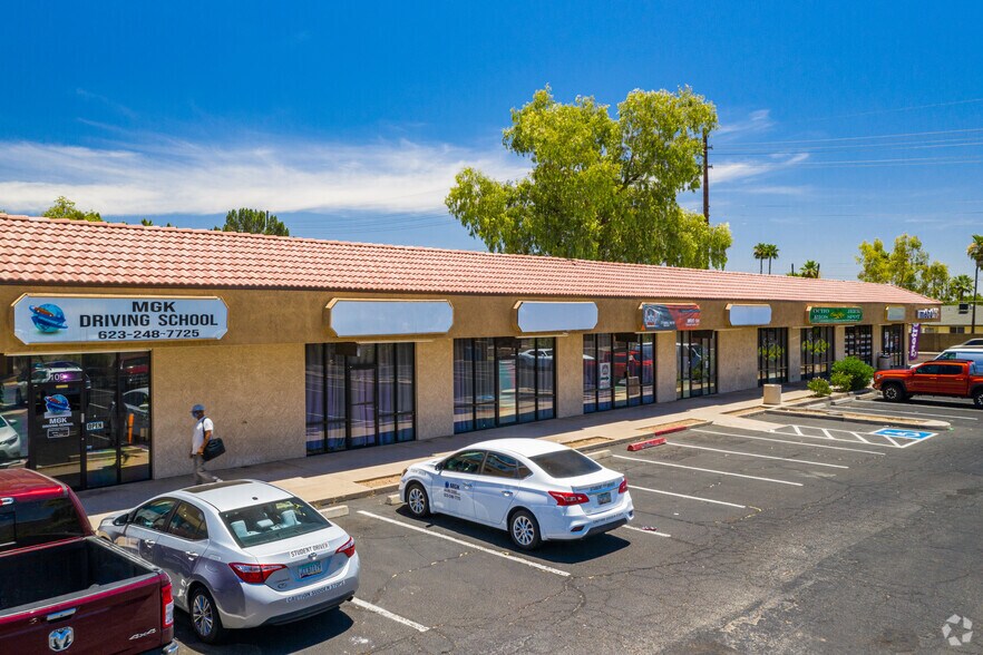 8021 N 43rd Ave, Phoenix, AZ à louer - Photo du bâtiment - Image 2 de 5