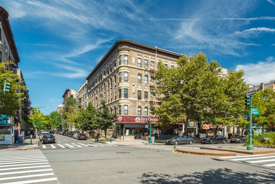 61 Lenox Ave, New York, NY à vendre - Photo du bâtiment - Image 3 de 4