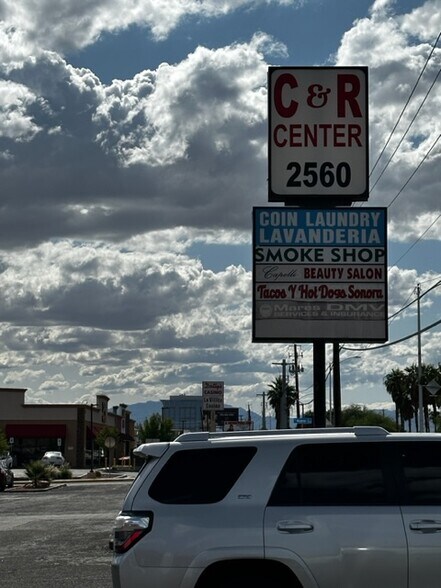 2560 N Las Vegas Blvd, North Las Vegas, NV à vendre - Photo du bâtiment - Image 2 de 7