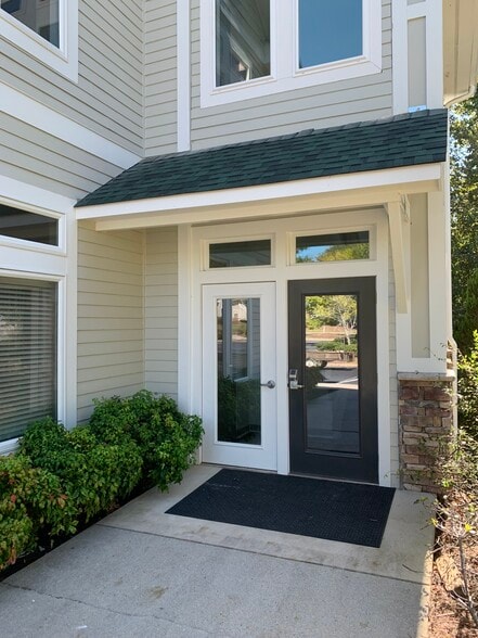 1792 Woodstock Rd, Roswell, GA à louer - Photo du bâtiment - Image 3 de 17