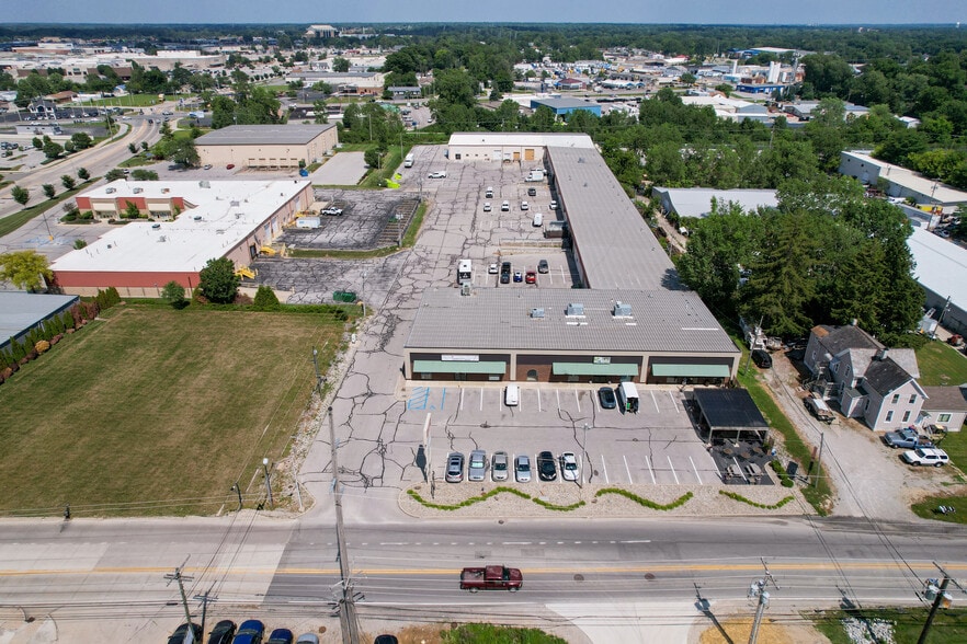 3674-3736 N Wells St, Fort Wayne, IN for lease - Building Photo - Image 3 of 4