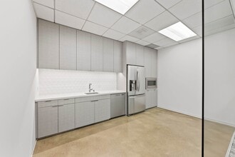 620 Newport Center Dr, Newport Beach, CA à louer Photo intérieure- Image 1 de 7
