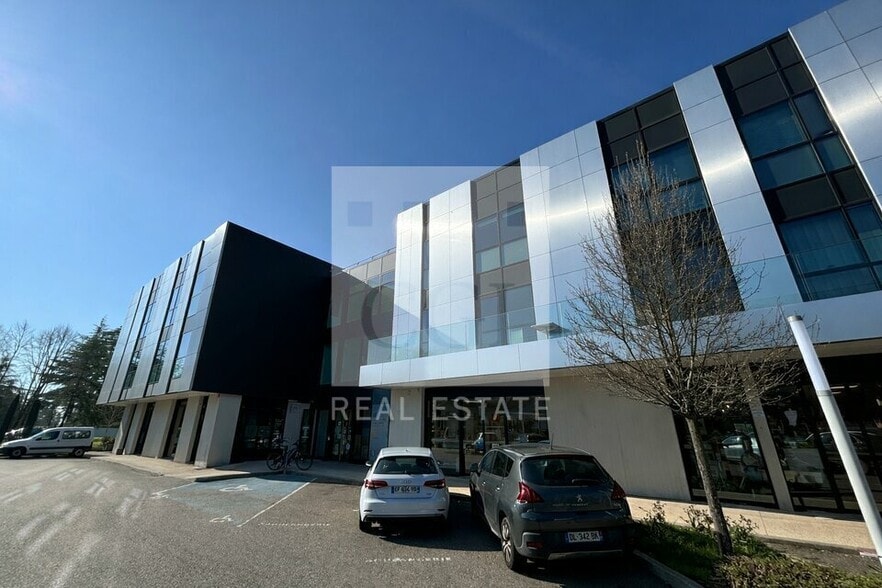 104 Route De Paris, Charbonnières-les-Bains for sale - Building Photo - Image 1 of 21