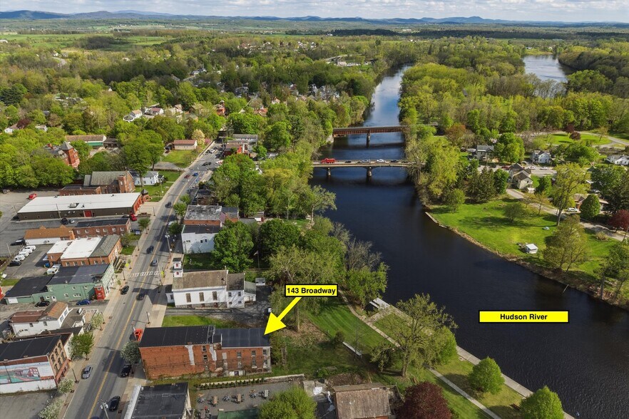 143 Broadway, Fort Edward, NY à vendre - Photo du bâtiment - Image 2 de 46