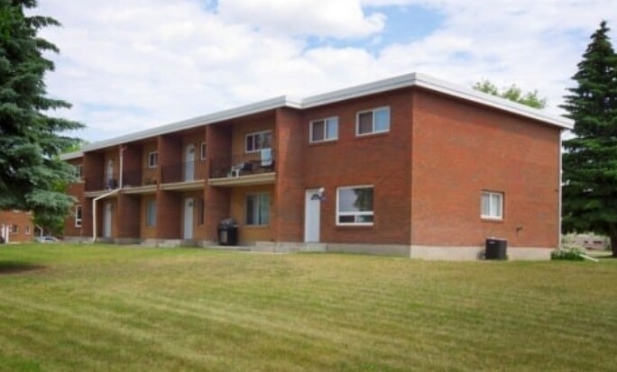 225 Upland Dr, Medicine Hat, AB for sale Primary Photo- Image 1 of 1