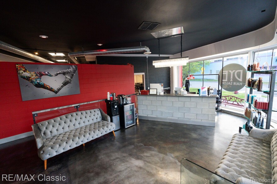 23365 Woodward Ave, Ferndale, MI for lease - Interior Photo - Image 2 of 25