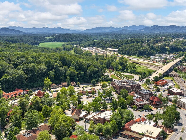 3 Kitchin Pl, Asheville, NC à louer - Photo du bâtiment - Image 3 de 3