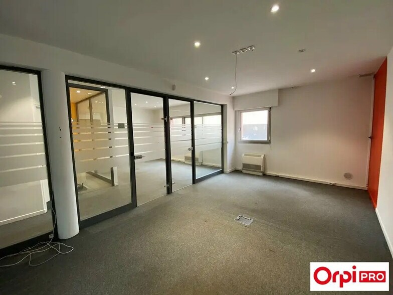 Retail in Savigny-sur-Orge for sale - Interior Photo - Image 2 of 7