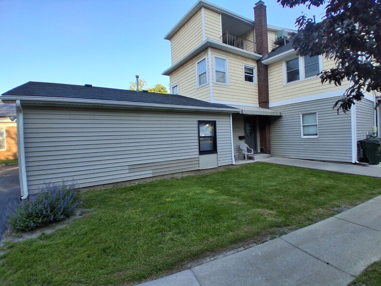 5888 Main St, Williamsville, NY for lease - Building Photo - Image 1 of 6