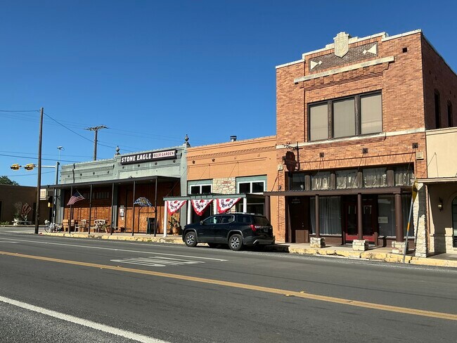 Plus de détails pour 124 Austin st, Comanche, TX - Commerce de détail à vendre