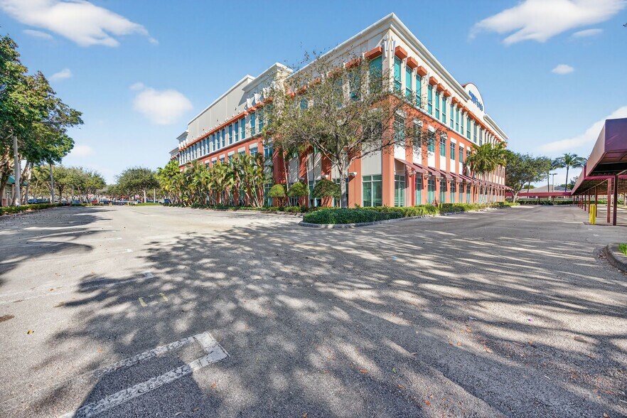8501 SW 124th Ave, Miami, FL à vendre - Photo du bâtiment - Image 2 de 17