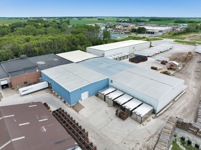 530 E Wisconsin St, Seymour Township, WI à vendre - Photo du bâtiment - Image 2 de 12