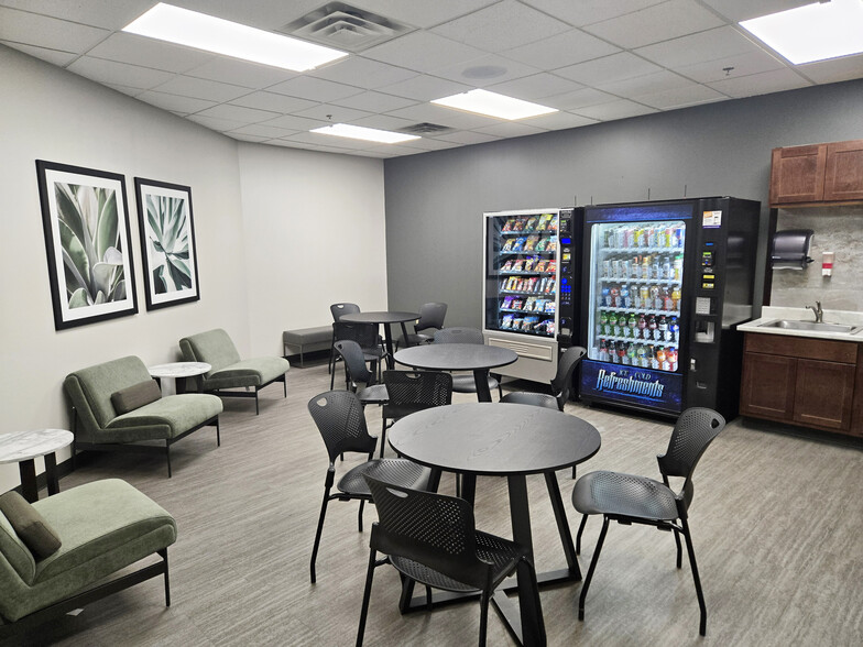 1185 Town Centre Dr, Eagan, MN for lease - Building Photo - Image 3 of 13