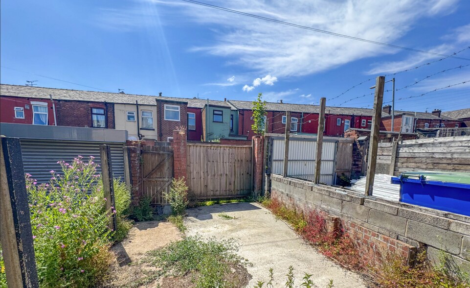 411 Chorley Old Rd, Bolton à vendre - Photo du bâtiment - Image 2 de 10