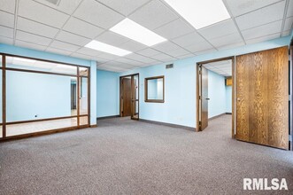 5113 N Executive Dr, Peoria, IL for lease Interior Photo- Image 2 of 12