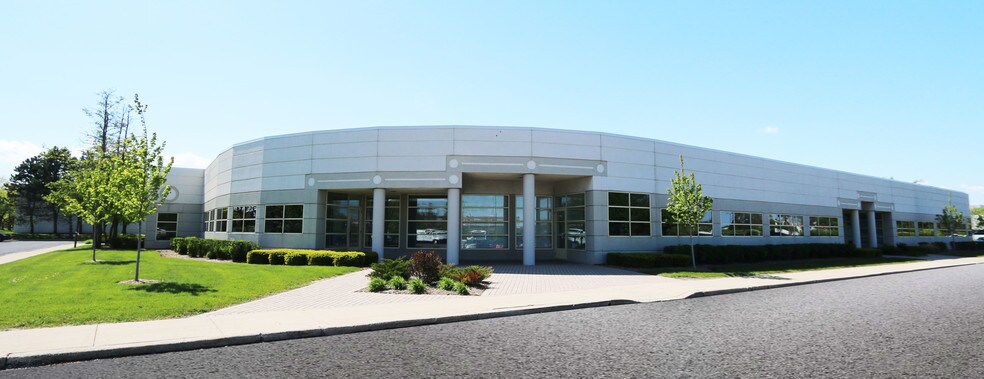 550 N Commons Dr, Aurora, IL à louer - Photo du bâtiment - Image 1 de 5