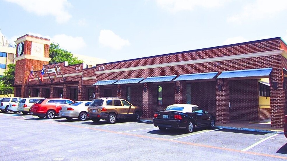 618 Clara Barton Blvd, Garland, TX for lease - Building Photo - Image 1 of 15