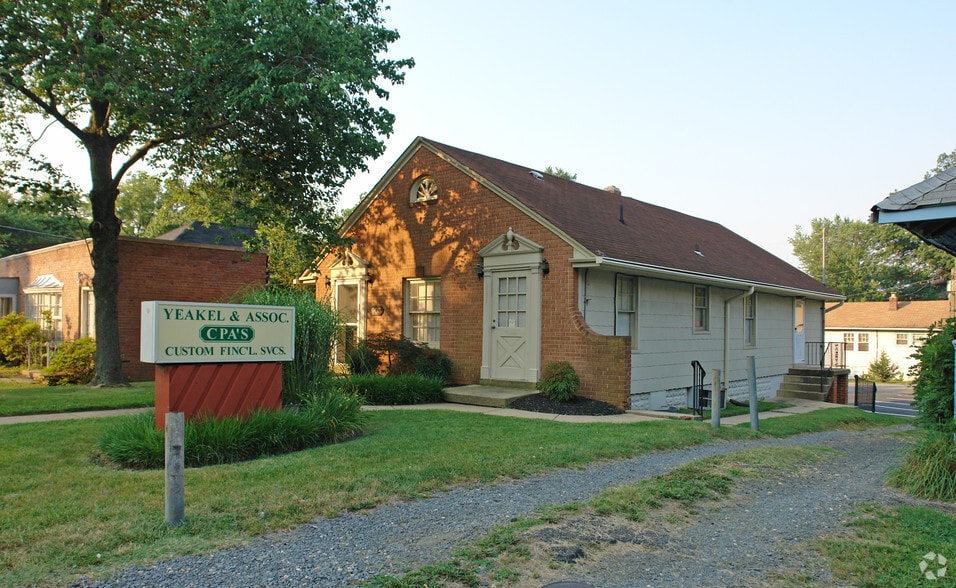 903 W Broad St, Falls Church, VA for sale - Building Photo - Image 3 of 4