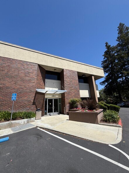 3180 Newberry Dr, San Jose, CA à vendre - Photo du bâtiment - Image 2 de 8