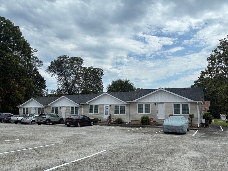 711 E Howell St, Hartwell, GA for sale - Building Photo - Image 3 of 11