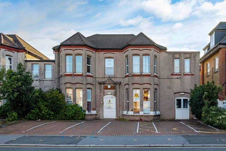 34 Mansfield Rd, Ilford for lease - Building Photo - Image 1 of 14