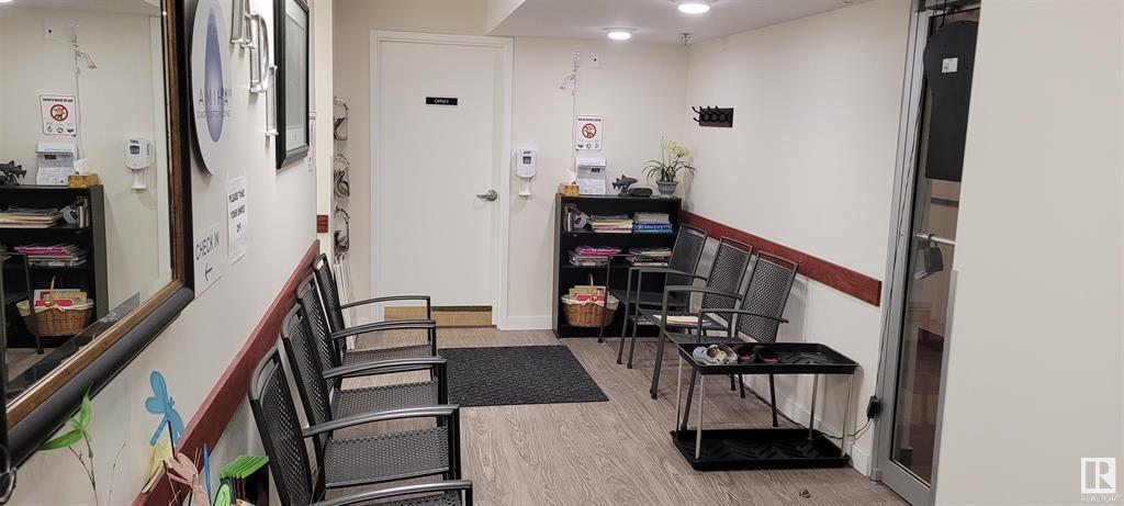 7609 109th St NW, Edmonton, AB à vendre Photo intérieure- Image 1 de 1