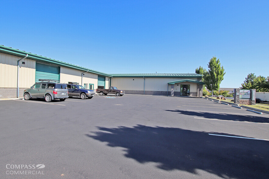 20780 NE High Desert Ln, Bend, OR for lease - Building Photo - Image 2 of 3