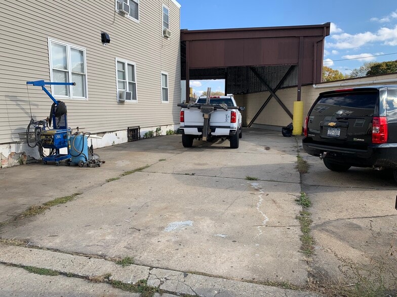 2219 Hazen St, East Elmhurst, NY for lease - Building Photo - Image 3 of 16