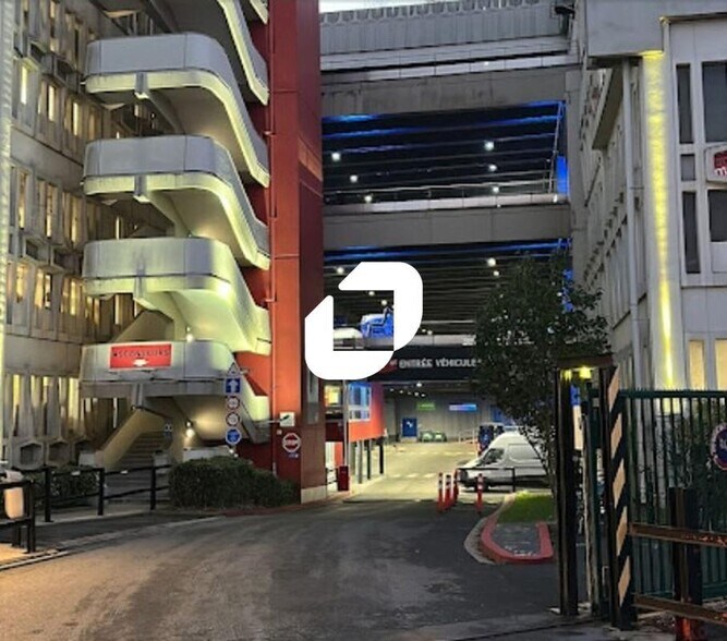 Flex dans Montreuil à louer - Photo du bâtiment - Image 1 de 4