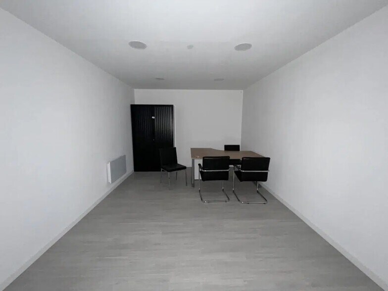 Industrial in Cormontreuil for lease - Interior Photo - Image 3 of 5