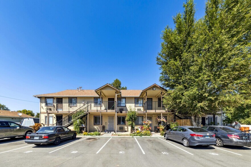 3 Multifamily Complexes Portfolio portefeuille de 3 propriétés à vendre sur LoopNet.ca - Photo du bâtiment - Image 2 de 57