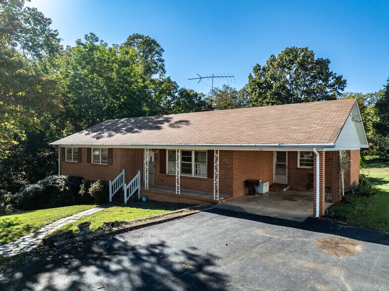 1704 Old Brook Rd, Charlottesville, VA à vendre - Photo du bâtiment - Image 2 de 54