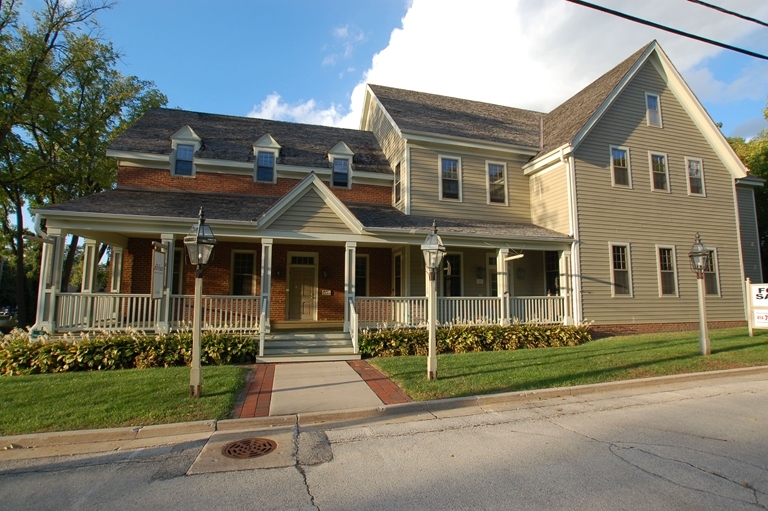 711 Wells St, Delafield, WI for sale Primary Photo- Image 1 of 1