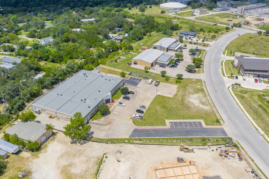 1809 Hur Industrial Blvd, Cedar Park, TX à louer - Photo du bâtiment - Image 2 de 15